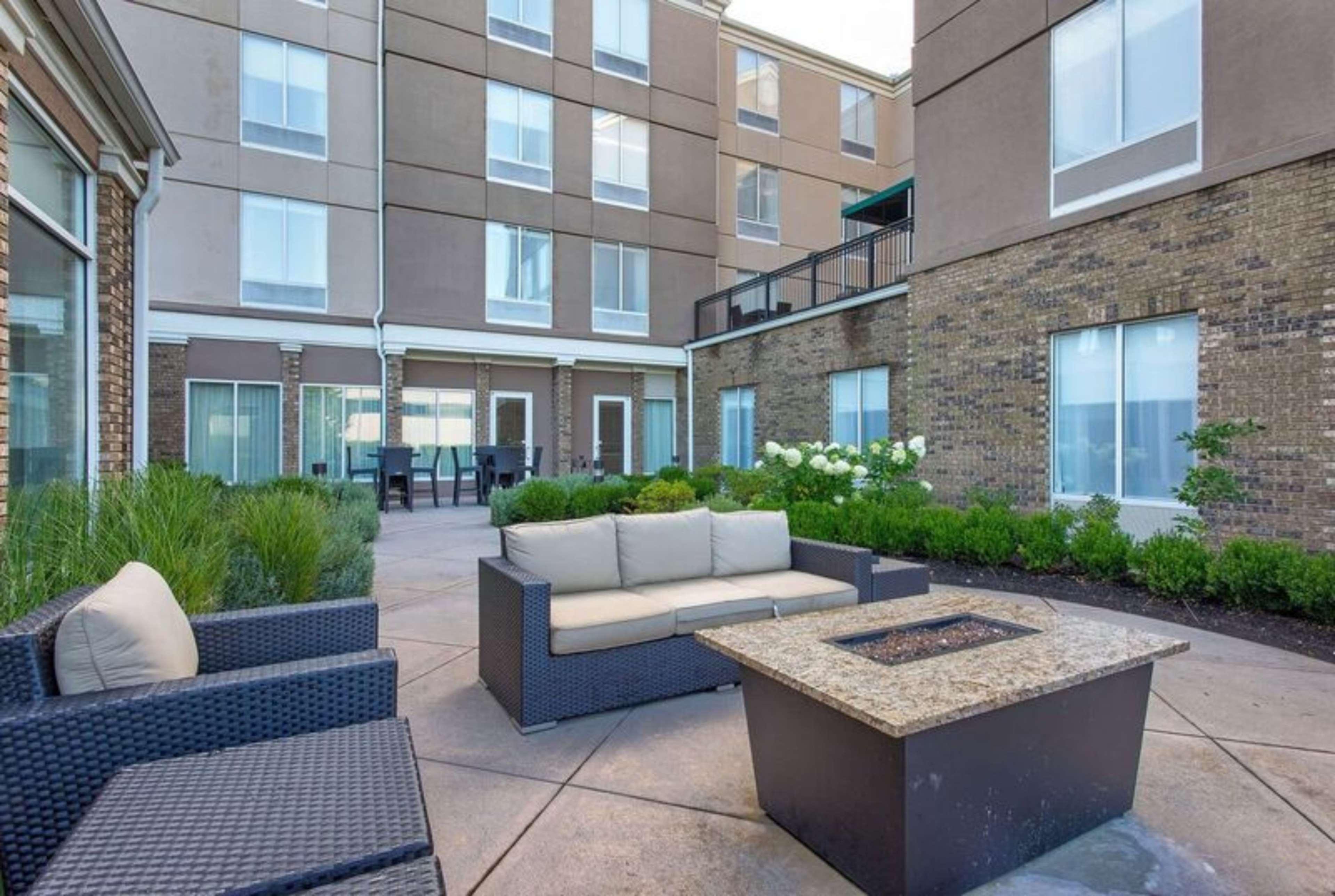 Hilton Garden Inn Knoxville West/Cedar Bluff Bagian luar foto