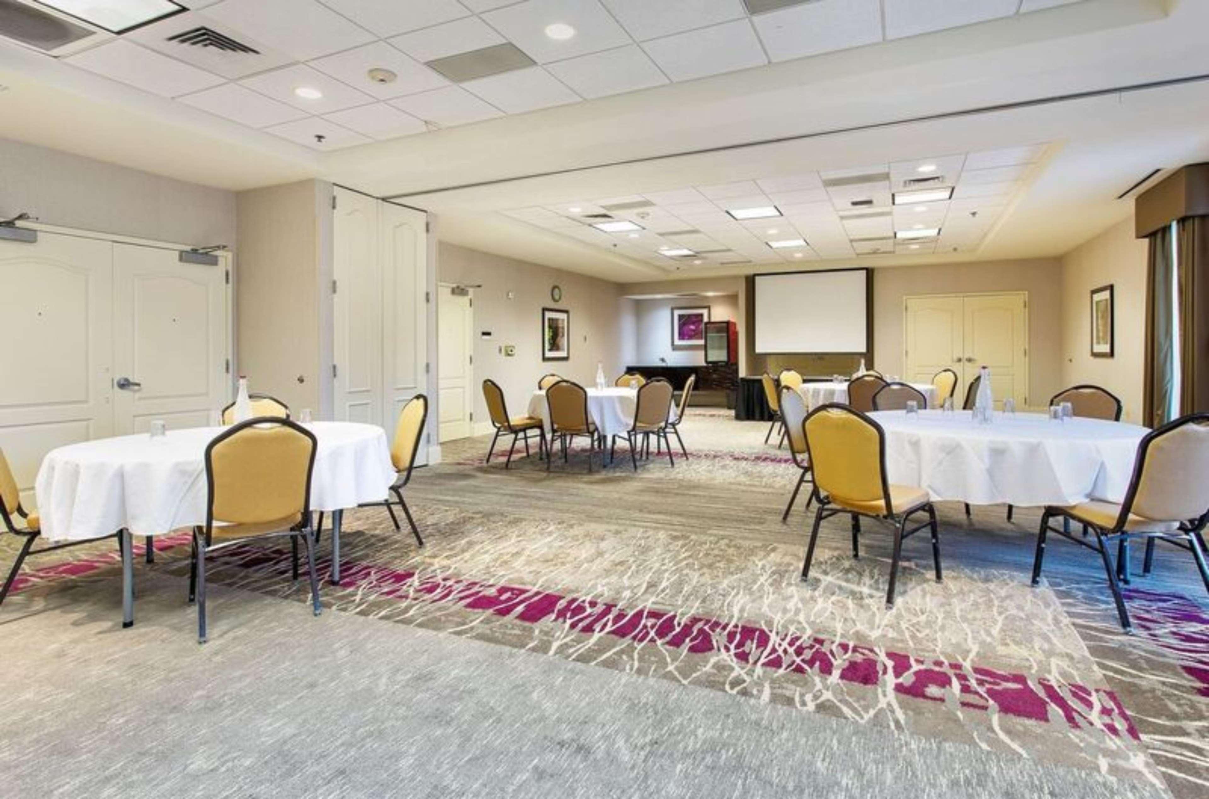 Hilton Garden Inn Knoxville West/Cedar Bluff Bagian luar foto